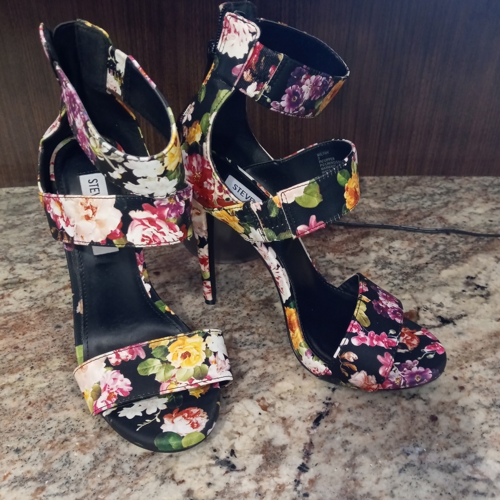 STEVE MADDEN Milaya floral sandal